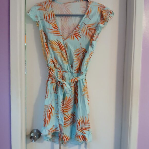 Cupshe Women's Flutter Sleeve Tropical Print Romper SZ M NWT - Picture 1 of 13